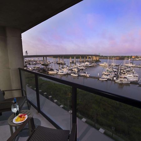Hilton Garden Inn Charleston Waterfront/Downtown Exteriör bild
