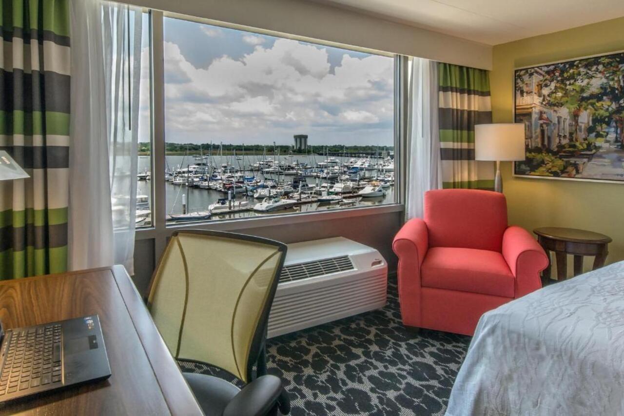 Hilton Garden Inn Charleston Waterfront/Downtown Exteriör bild