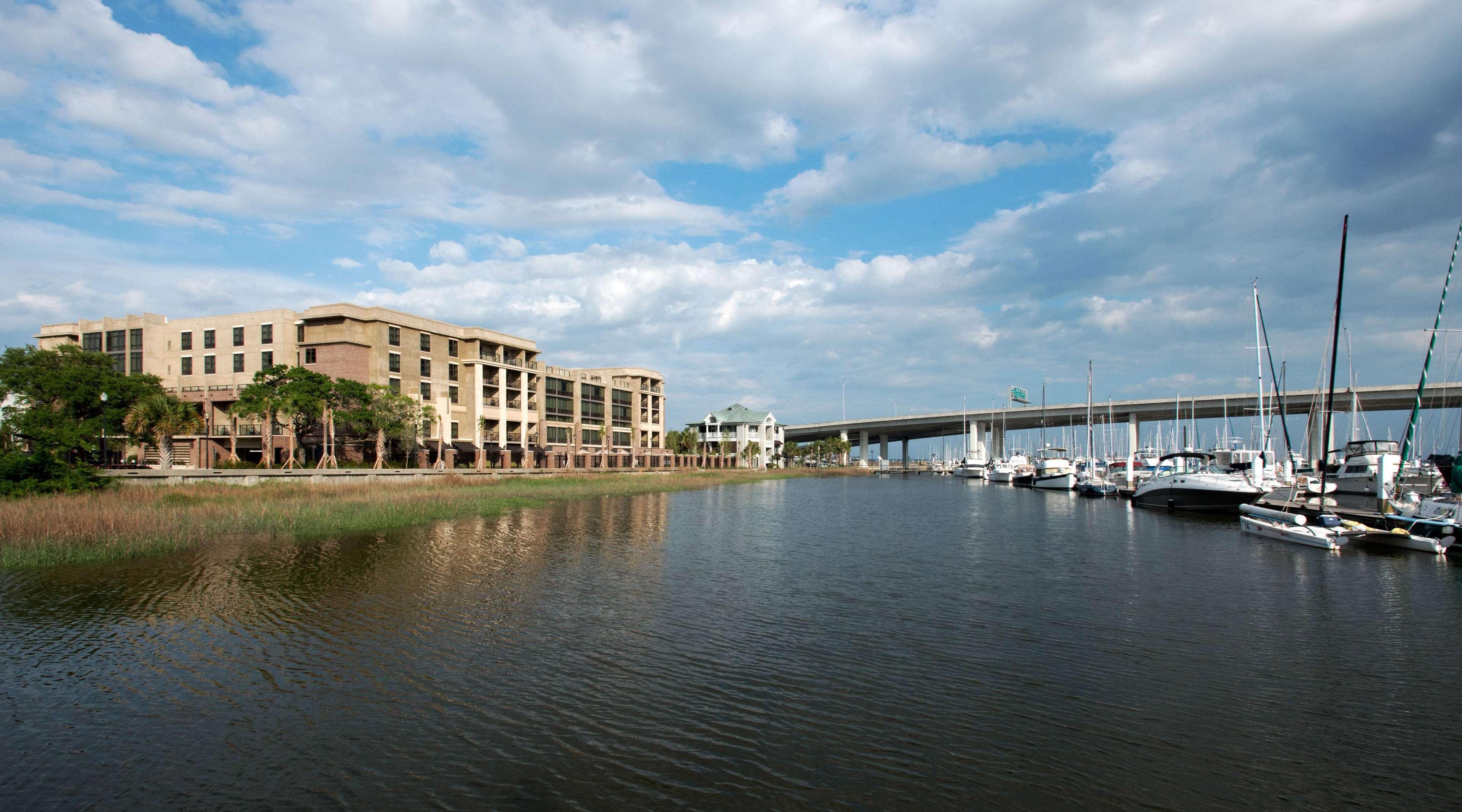 Hilton Garden Inn Charleston Waterfront/Downtown Exteriör bild