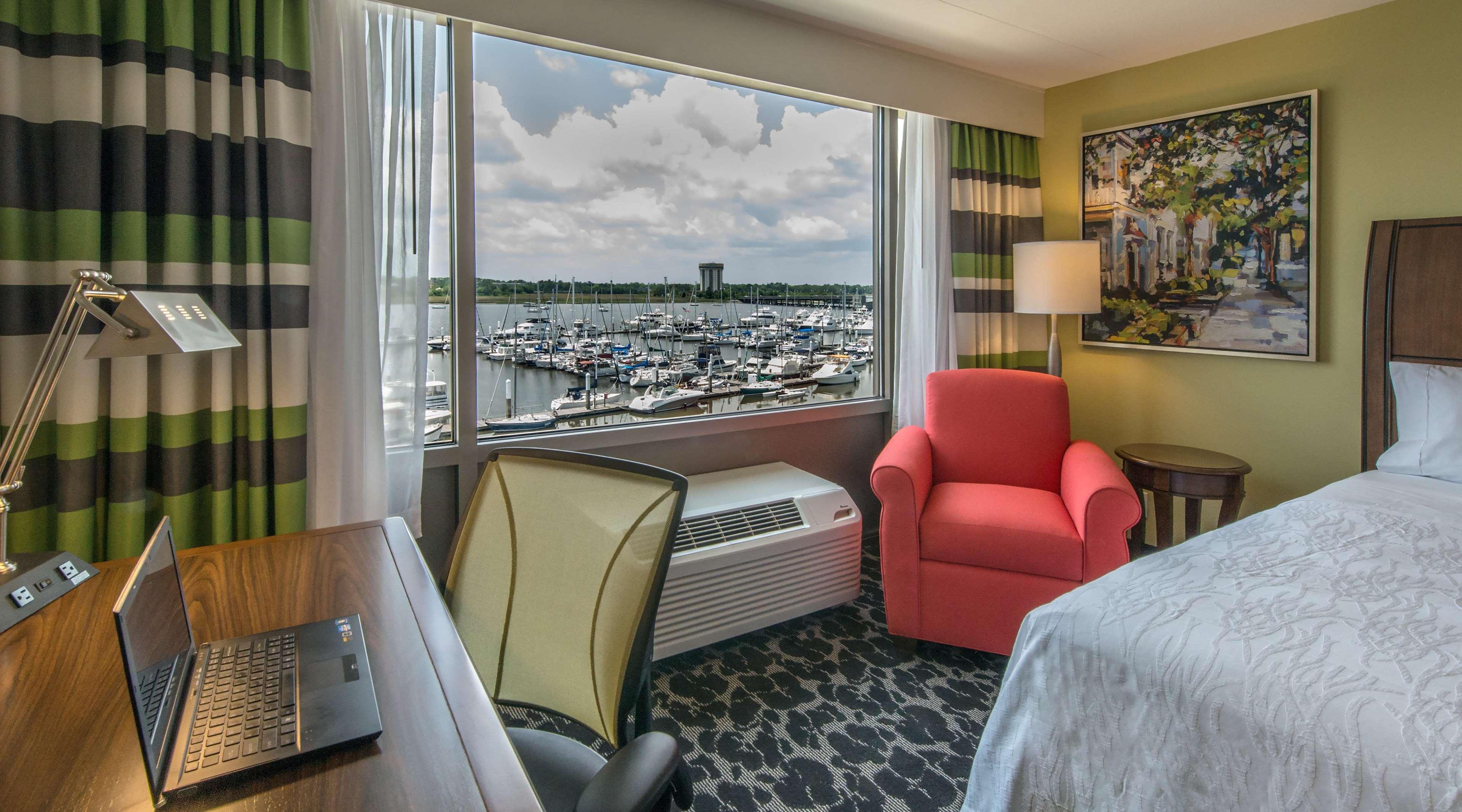 Hilton Garden Inn Charleston Waterfront/Downtown Exteriör bild