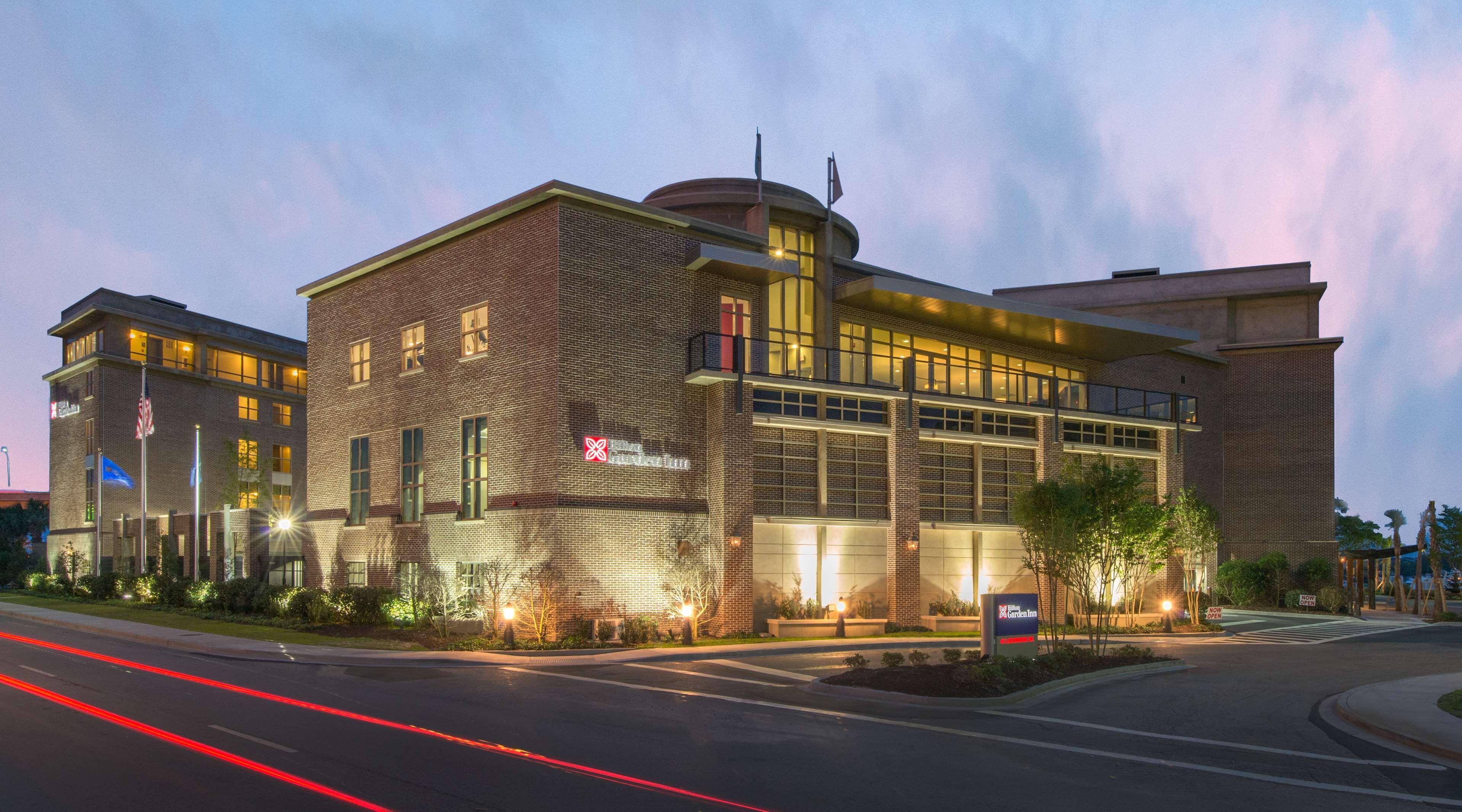 Hilton Garden Inn Charleston Waterfront/Downtown Exteriör bild