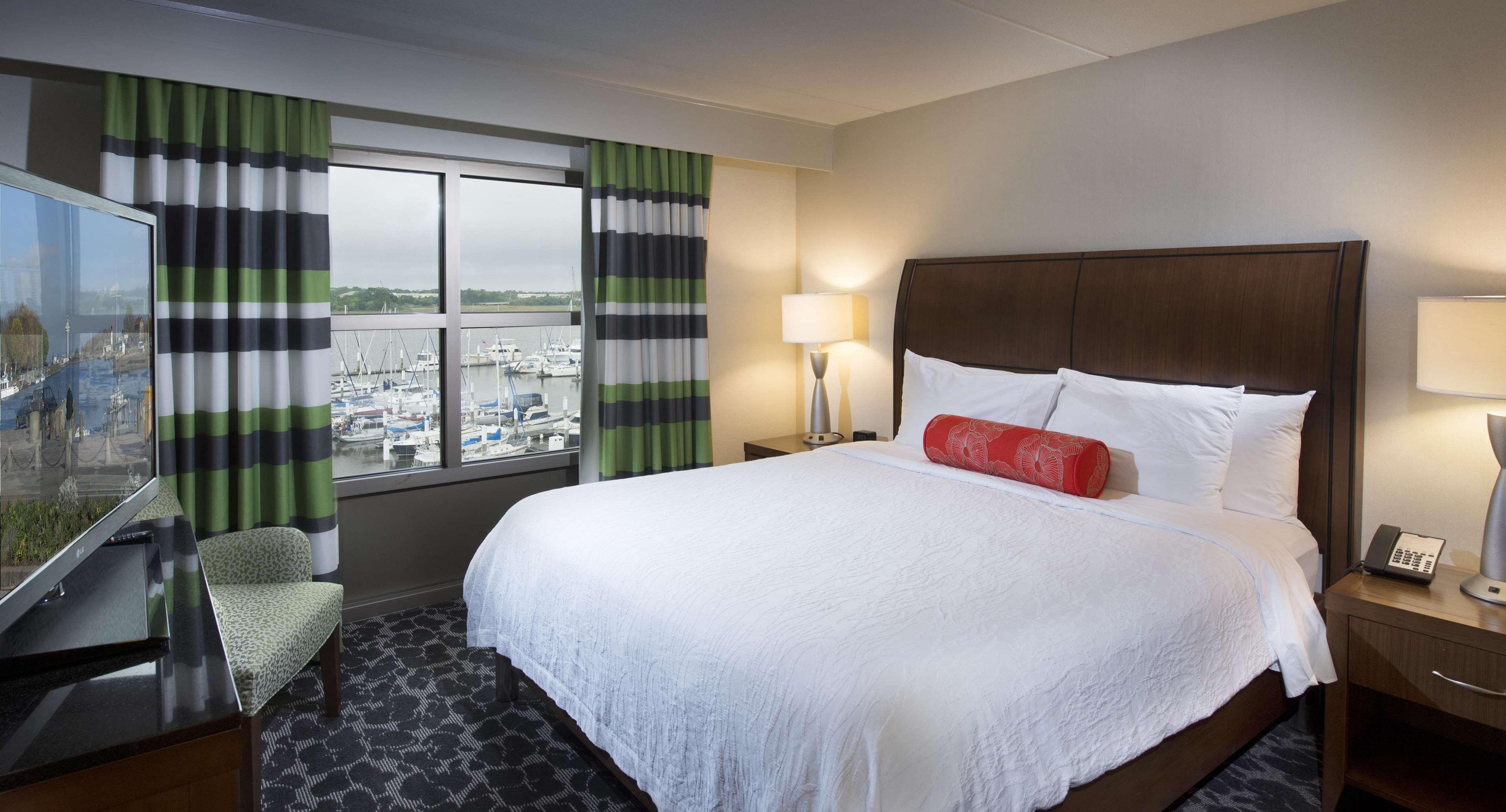 Hilton Garden Inn Charleston Waterfront/Downtown Exteriör bild
