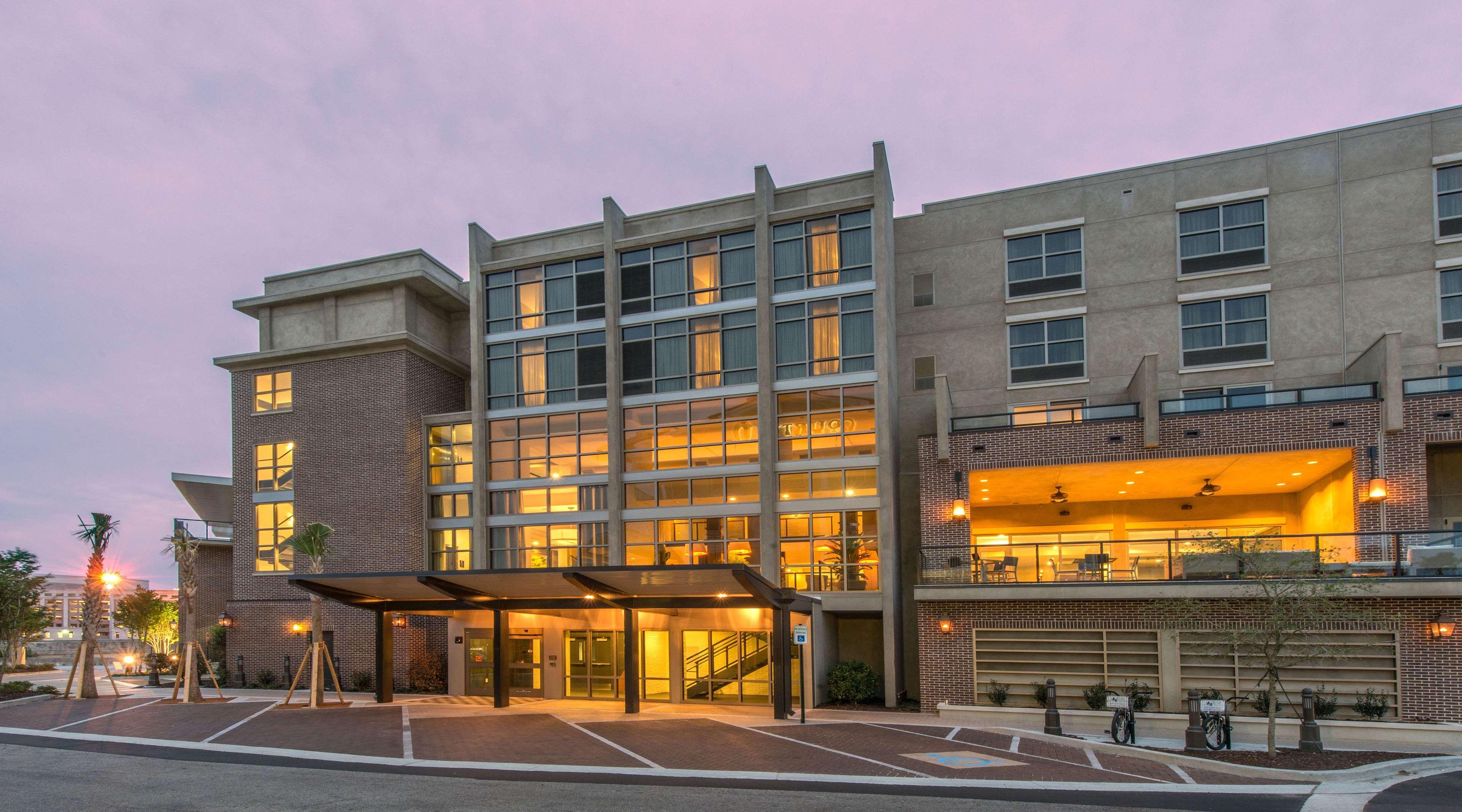 Hilton Garden Inn Charleston Waterfront/Downtown Exteriör bild