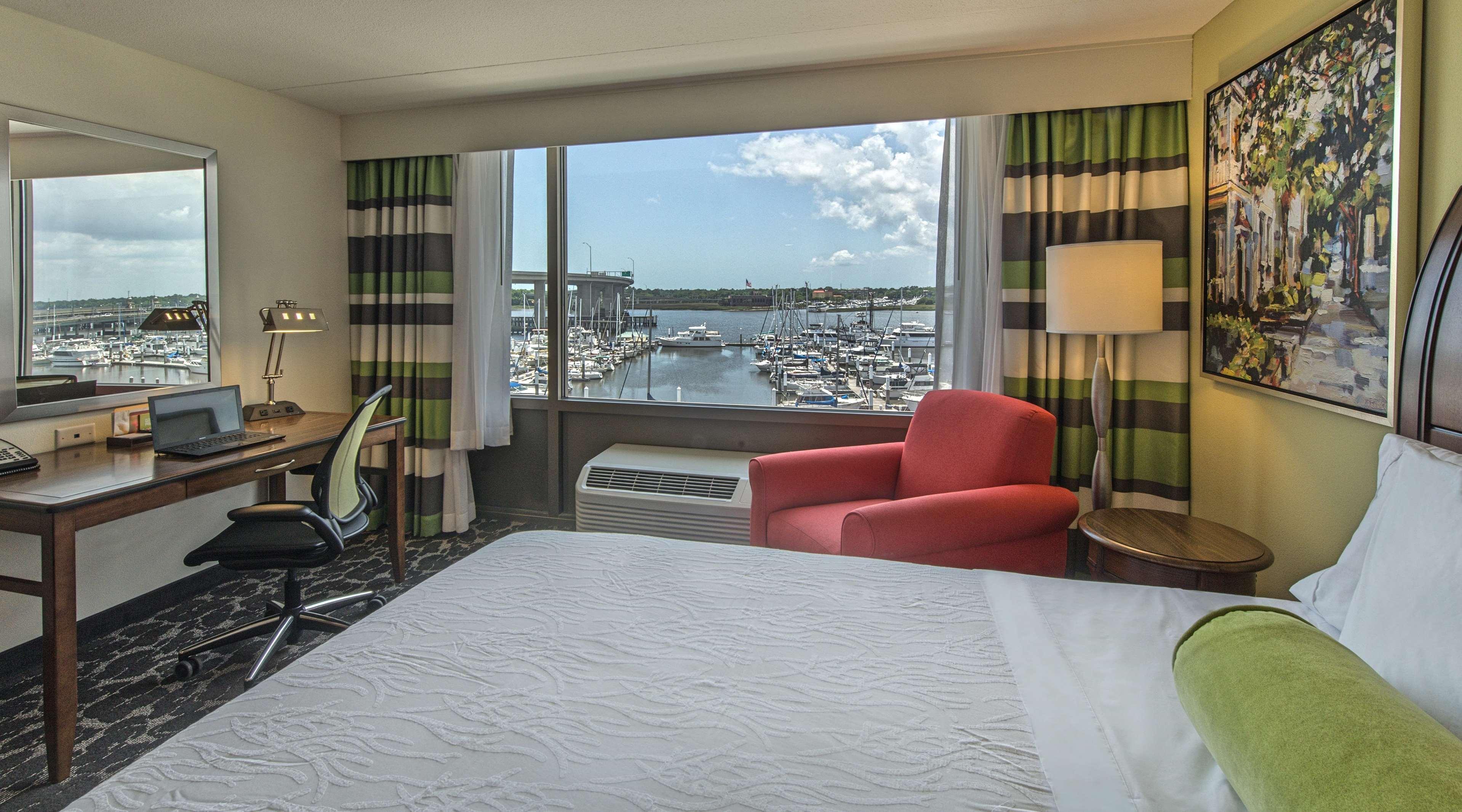 Hilton Garden Inn Charleston Waterfront/Downtown Exteriör bild