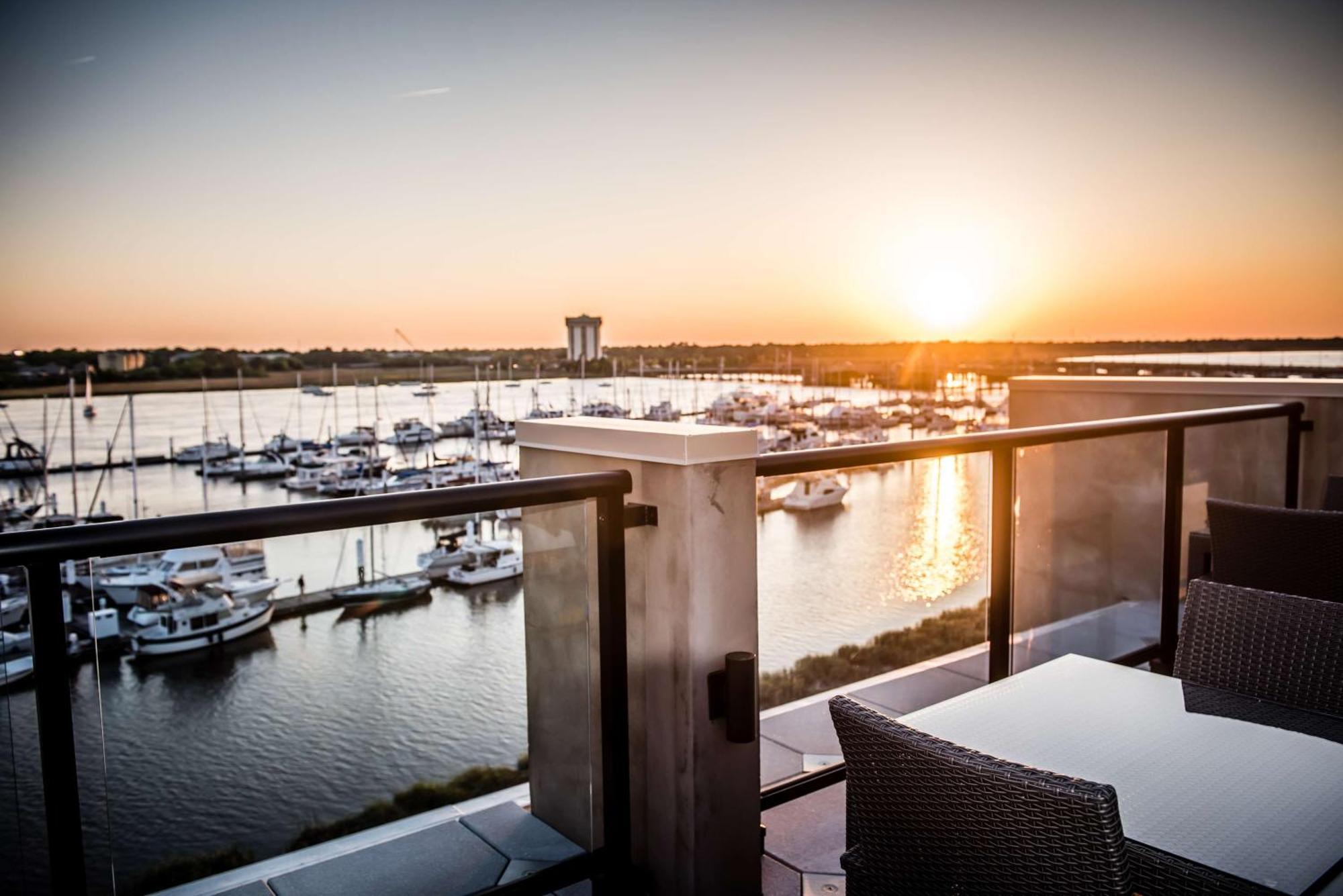 Hilton Garden Inn Charleston Waterfront/Downtown Exteriör bild